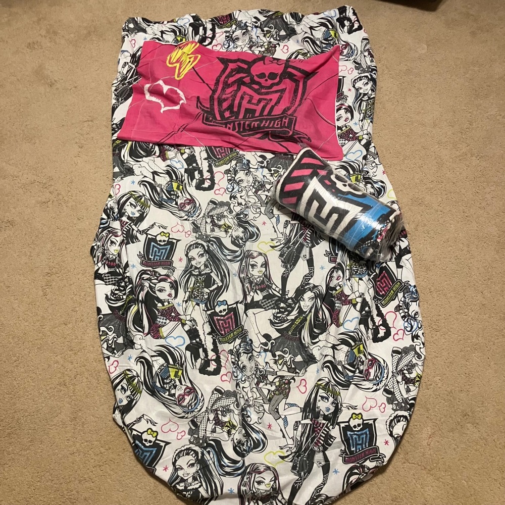 Monster High Bedding Set Plush Throw Blanket Fitted Sheet Pillowcase Mattel 2012